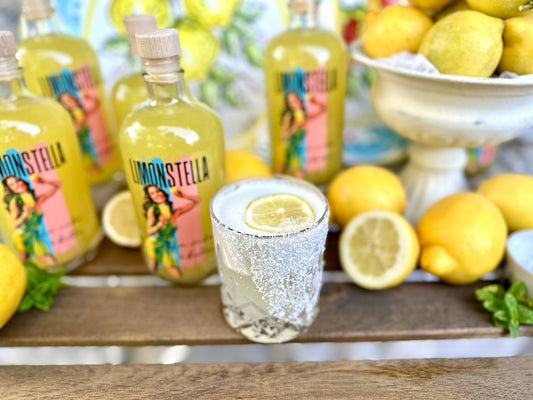 Limoncello Kokos Cocktail. Limonstella Colada, das italienische Pendant zur klassischen Pina Colada.
