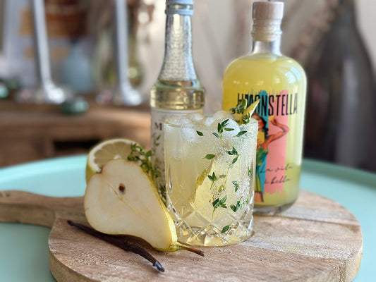 Limonstella Birnen Fizz - Limoncello Birnen Cocktail mit Limonstella, Birnensaft, Monin Vanillesirup und Thomas Henry Gingerbeer