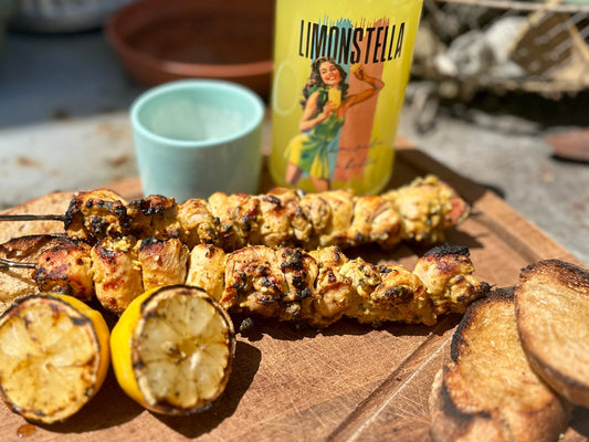 Poulet-Grillspiesse mit Limonstella-Senfmarinade – einfaches Grillrezept für den Sommer