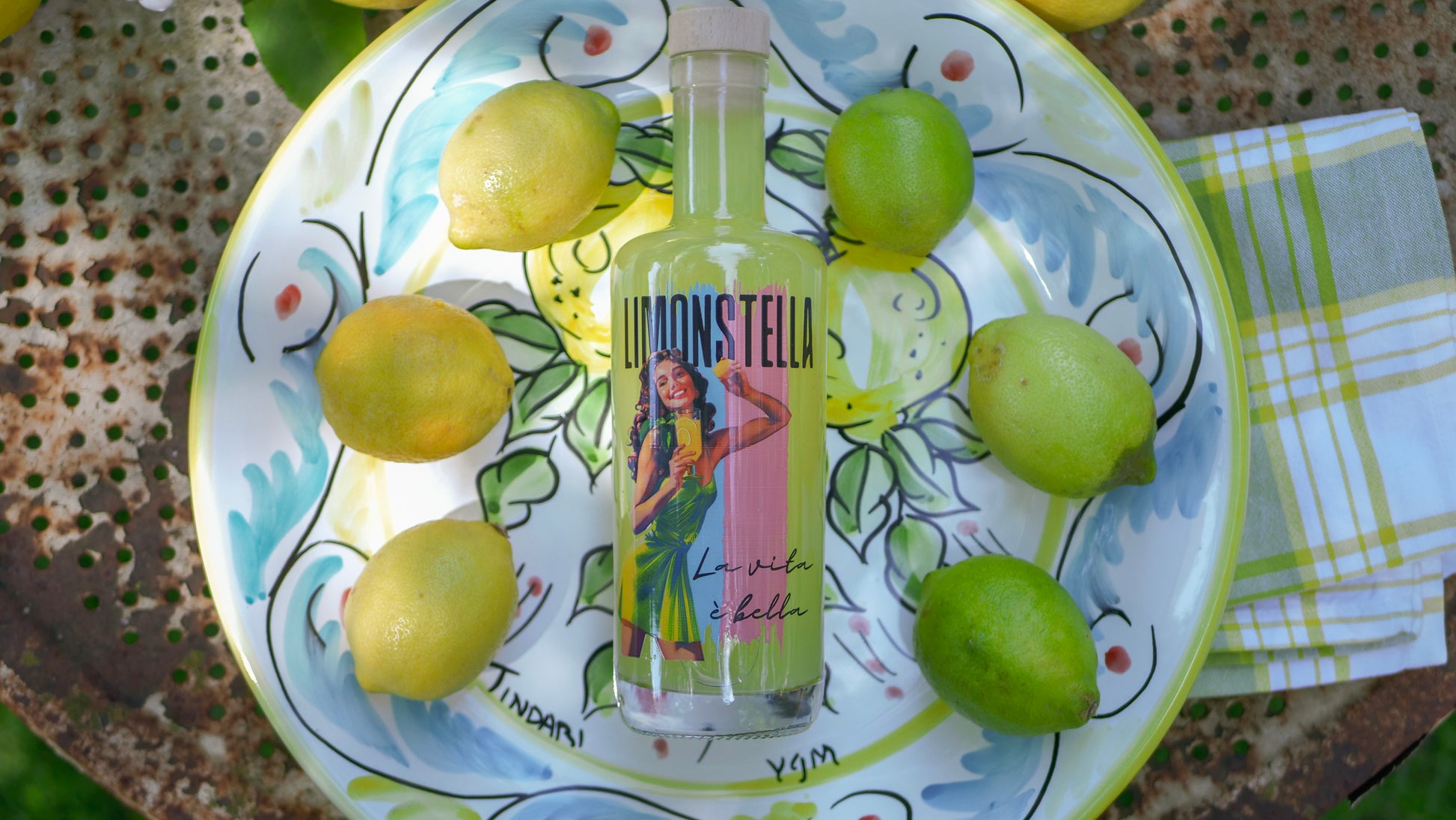 Schweizer Limoncello mit Amalfi Zitronen; Flasche im Vintage Look