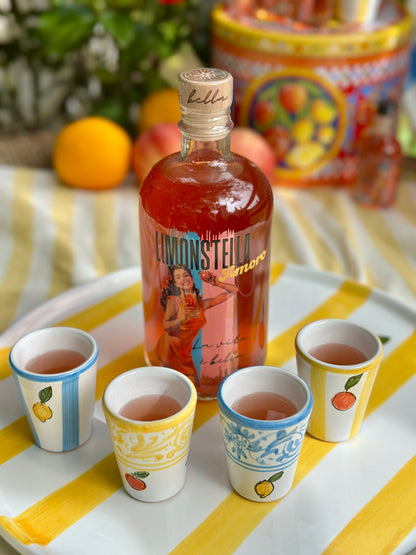 Amoro Geschenkset mit Schweizer Orangenlikör und vier mediterranen Keramikbechern