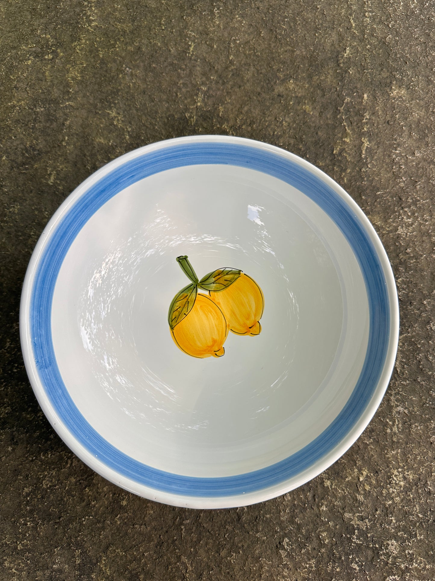 Salatschüssel aus sizilianischer Keramik in blau-weiss mit Zitronendekor