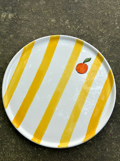 Handbemalte sizilianische Servierplatte mit Orangendekor und gelb-weissen Streifen