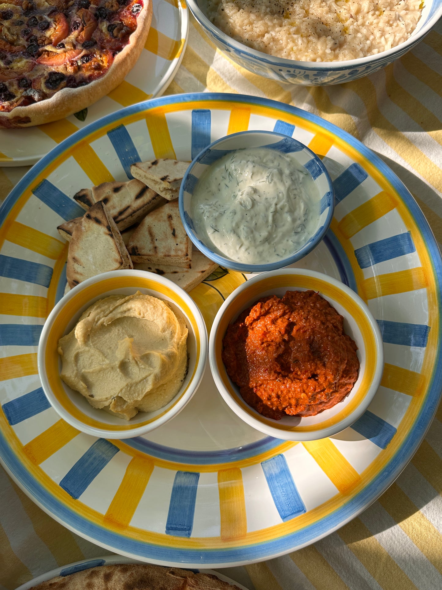 Handbemalte Servierschüssel "Limone" aus sizilianischer Keramik mit sommerlichen Dips