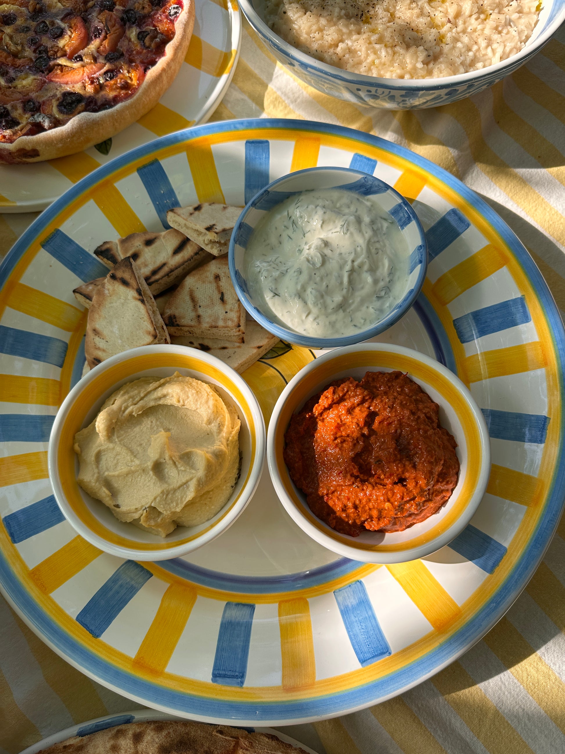 Handbemalte Servierschüssel "Limone" aus sizilianischer Keramik mit sommerlichen Dips